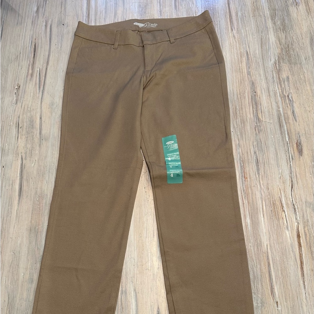 Woman’s Old Navy Pixie Pants Size 4